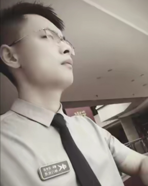 临枫丿丶
